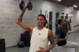 开云注册网址-火箭媒体：小贾刚签完合同就开启了训练 伊森&amp;阿门&amp;申京也都开练