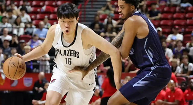 杨瀚森出战背靠背上演力劈华山 体能和篮板问题能否得到改善？