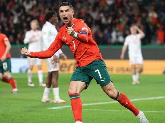 开云注册网址-C罗怼记者：提了问题请看着我，别盯着电脑